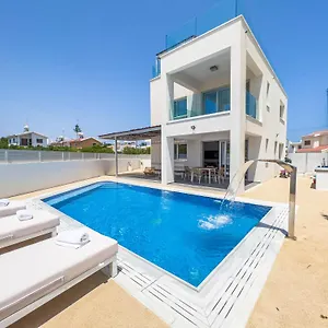 Geo Panoramic +pool +game +gym Villa